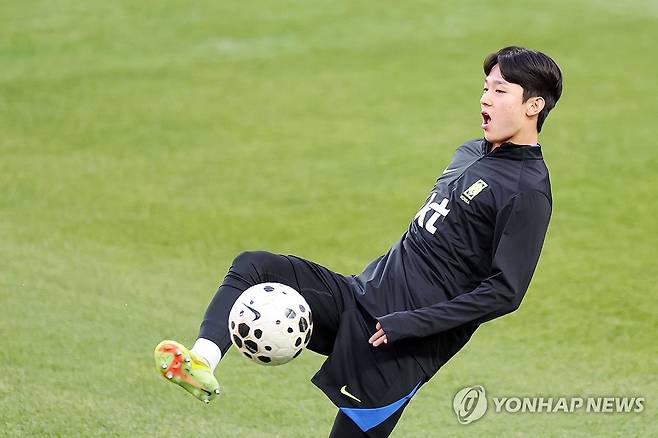 훈련하는 양민혁 (서울=연합뉴스) 신현우 기자 = 가나와의 평가전을 하루 앞둔 한국 축구대표팀 양민혁이 17일 서울 마포구 서울월드컵경기장에서 훈련하고 있다. 2025.11.17 nowwego@yna.co.kr