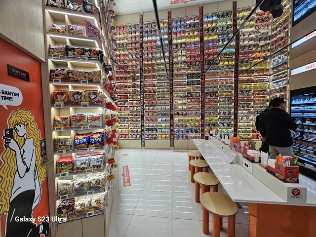 이마트24 K-푸드랩 명동점 2층에 마련된 (김동욱 기자)