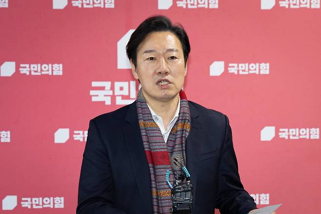 박수민 국민의힘 의원이 17일 서울 여의도 국회에서 서울시장 출마를 밝히며 오세훈 서울시장의 경선 참여를 촉구하고 있다. 뉴스1