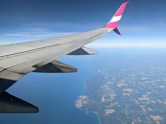 중동 사태와 고환율 여파로 4월 항공 유류할증료가 전월 대비 최대 3배 급등하며 여행객들의 부담이 가중됐다. 사진=게티이미지뱅크.