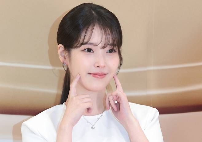 가수 겸 배우 아이유가 올해 보유세로만 1억5000만원을 내게 됐다. 그가 보유한 서울 강남구 청담동 '에테르노청담' 공시가격이 125억원 이상 오른 영향이다. /사진=뉴스1