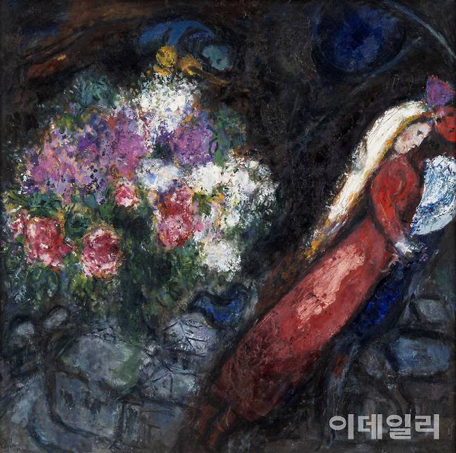마르크 샤갈의 회화 ‘빨간 옷을 입은 여인’(Le Femme en Rouge, 1956, 84×84.5㎝). 27일 여는 케이옥션 ‘3월 경매’에서 추정가 45억∼90억원을 달고 새 주인을 찾는다(사진=케이옥션).