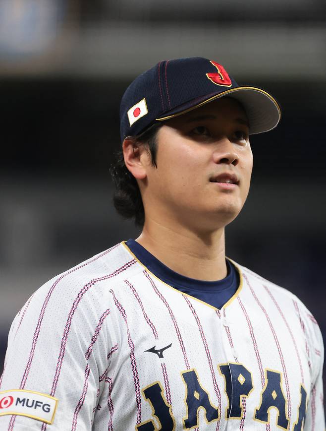 오타니 쇼헤이가 지난 15일(한국시각) 플로리다주 마이애미 론디포파크에서 열린 베네수엘라와의 WBC 8강전을 앞두고 열린 행사에서 포즈를 취하고 있다. Imagn Images연합뉴스