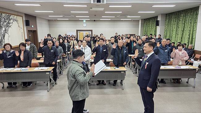 울진군이 울진녹색농업대학 입학식을 개최하고, 오는 10월 1일까지 약 8개월간의 교육 과정에 돌입했다. /울진군