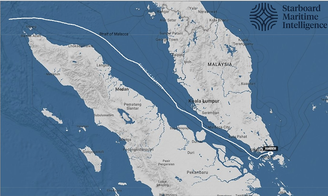 지난 15일(현지시간) 이란 국기를 단 유조선 ‘앰버’가 말라카 해협을 지나는 모습. 해양정보회사 ‘스타보드 머리타임 인텔리전스’ 제공·찰리 브라운 이란핵반대연합 선임 고문 엑스 갈무리