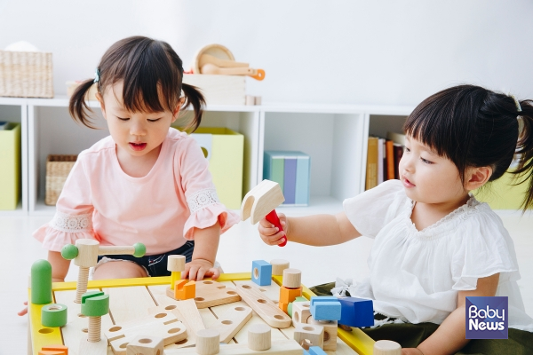 출생 직후부터 약 3세까지는 뇌 발달에서 매우 중요한 시기다. 이 시기의 뇌는 아직 완성된 상태가 아니라 환경 속 경험을 통해 구조가 만들어지는 단계에 있다. ⓒ김영명