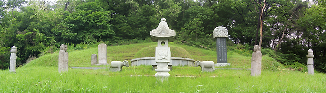 송현수 선생 가족묘 전경