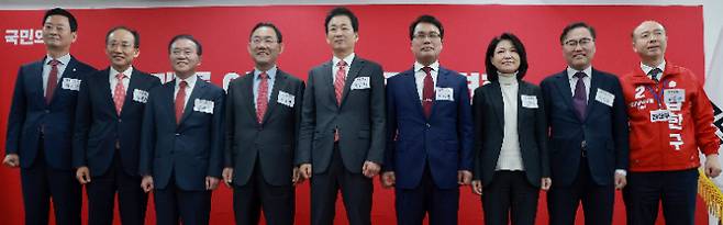 6·3 지방선거 대구시장에 도전하는 국민의힘 예비후보들이 10일 서울 영등포구 여의도 국민의힘 중앙당사에서 열린 광역단체장 후보 면접에 참석하며 기념 촬영하고 있다. 연합뉴스