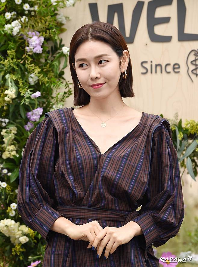 박탐희.