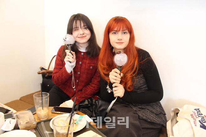 그룹 방탄소년단(BTS)의 컴백 공연 'BTS 컴백 라이브: 아리랑(ARIRANG)'이 열리는 21일 서울 광화문 광장을 찾은 튀르키예 팬들(사진=김현식 기자)