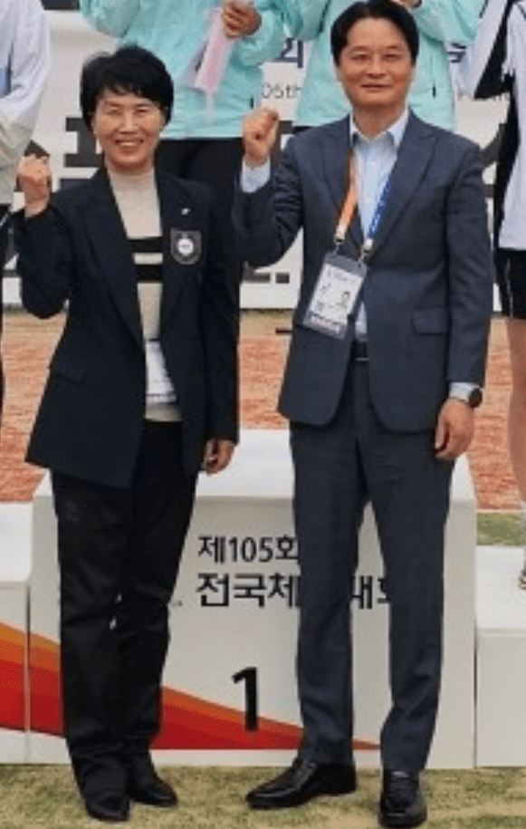 정인선 대한정구협회 회장과 김영옥 협회 부회장.