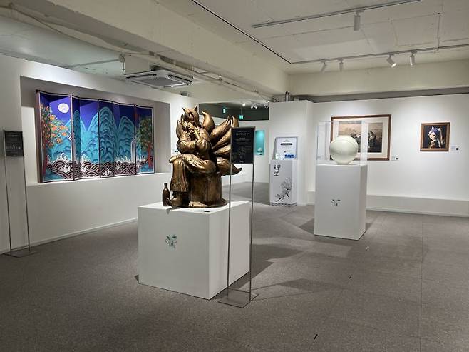 지난 20일 서울 성수동에 위치한 롯데칠성음료의 새로 팝업스토어에 관련 전시품이 진열돼 있다. 사진=박경호 기자