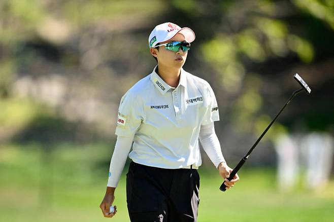 <yonhap photo-2542=""> MENLO PARK, CALIFORNIA - MARCH 20: Hyo Joo Kim of Korea stands on the tenth green during the second round of the Fortinet Founders Cup 2026 at Sharon Heights Golf and Country Club on March 20, 2026 in Menlo Park, California. Eakin Howard/Getty Images/AFP (Photo by Eakin Howard / GETTY IMAGES NORTH AMERICA / Getty Images via AFP)/2026-03-21 07:08:30/ <저작권자 ⓒ 1980~2026 ㈜연합뉴스. 무단 전재 재배포 금지, AI 학습 및 활용 금지></yonhap>