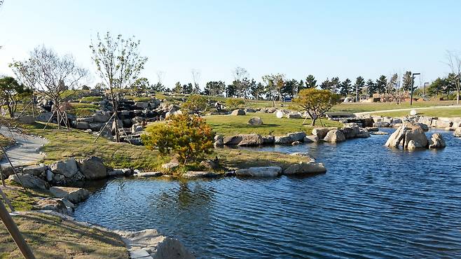 산책을 즐기기에 제격인 폭포정원. 사진 제공=군산CC