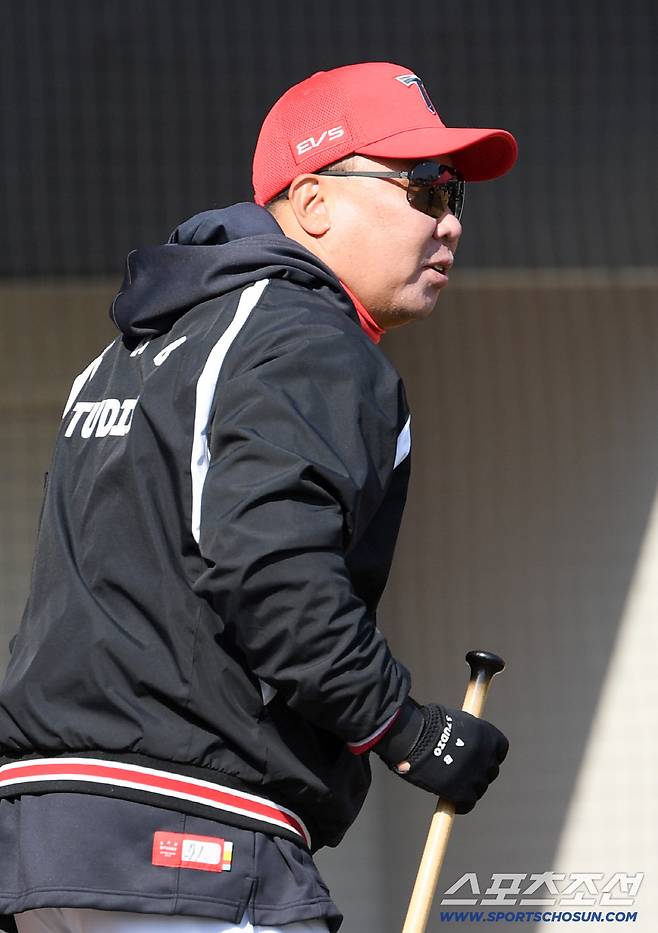 13일 광주 기아챔피언스필드에서 열린 KIA 타이거즈와 SSG 랜더스의 시범경기. KIA 이범호 감독이 훈련을 지켜보고 있다. 광주=박재만 기자 pjm@sportschosun.com/2026.03.13/