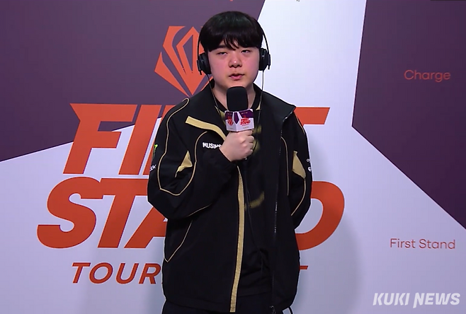 ‘캐니언’ 김건부가 21일(한국시간) 브라질 상파울루 라이엇 게임즈 아레나에서 열린 G2와 ‘2026 퍼스트 스탠드 토너먼트(FST)’ 4강에서 세트스코어 0-3으로 패한 뒤 쿠키뉴스와 화상 인터뷰를 진행하고 있다. 김영건 기자