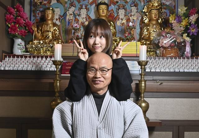 3월 초 강원 원주 행복자비선원에서 만난 주여진 대표(위)와 태현스님. 백동현 기자