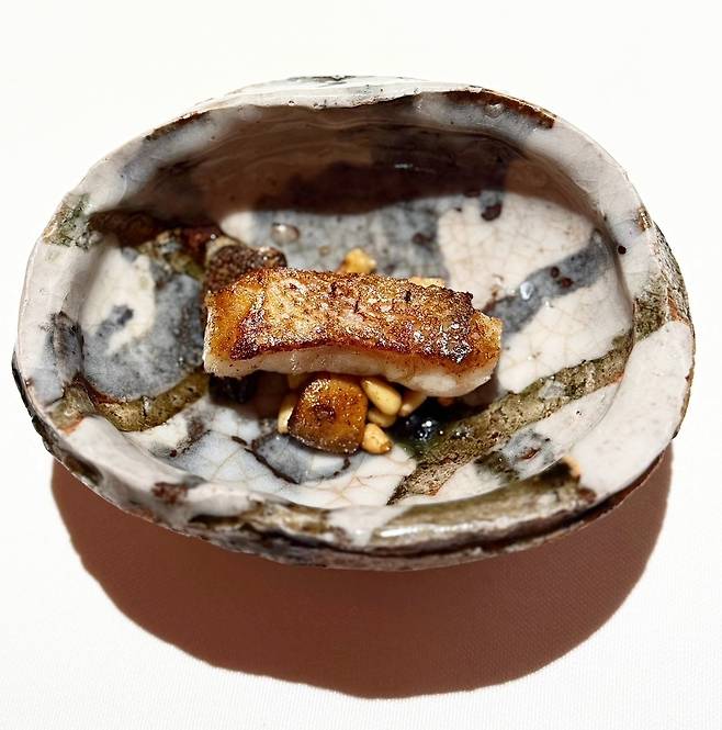 심플함이 돋보이는 강민철 셰프의 요리. 강민철레스토랑