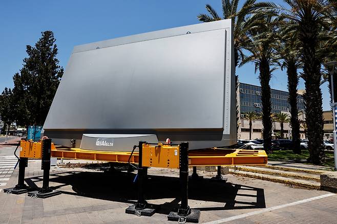 이스라엘 엘타가 제작한 지상 고정 대공 감시레이더(FADR). 세계일보 자료사진