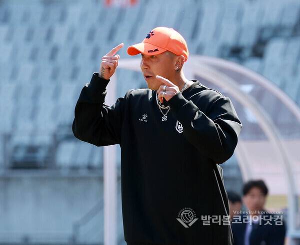 K리그2, 화성FC 차두리 감독이 경기를 지켜보는 모습.2026.03.22.