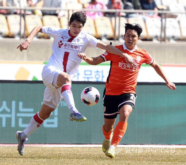 K리그2, 용인FC 선수가 드리볼 공격을 하는 모습.2026.03.22.