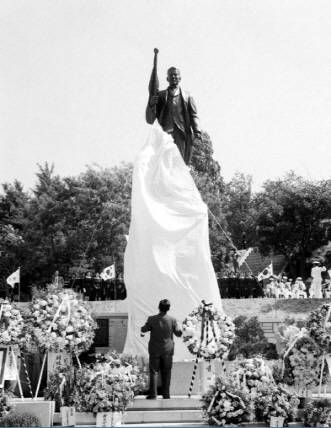 1959년 서울 남산에 세워진 안중근 의사 동상. 안중근기념사업회 제공
