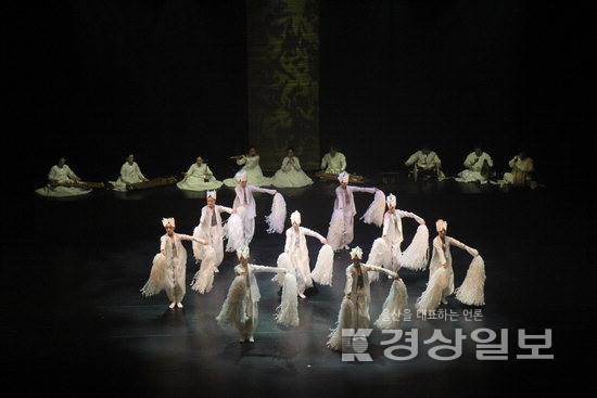 ▲ 지난 20일 울산문화예술회관 소공연장에서 열린 기획공연 '굿, 굿, 굿'의 한 장면. 울산시립예술단 제공