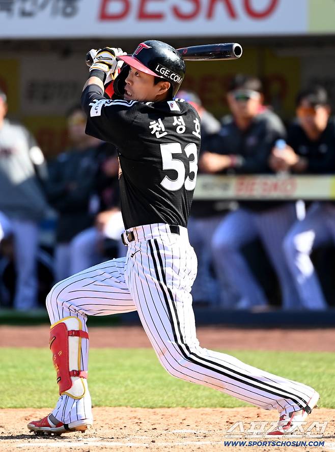 22일 대구삼성라이온즈파크에서 열린 LG와 삼성의 시범경기. 타격을 하는 LG 천성호. 대구=허상욱 기자wook@sportschosun.com/2026.03.22/