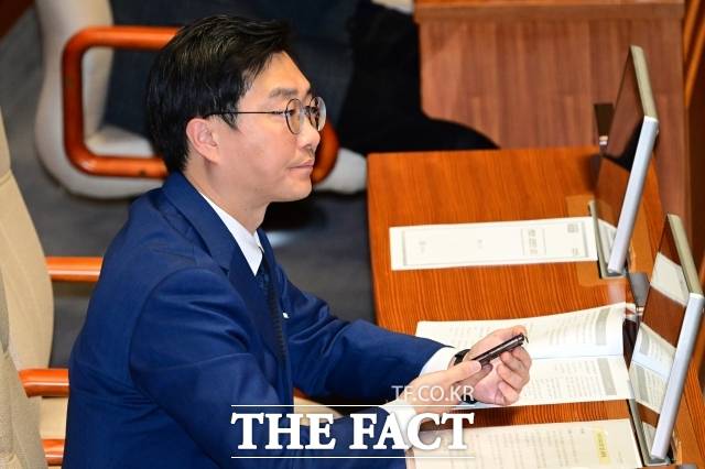 경찰 수사심의위원회(수사심의위)가 장경태 더불어민주당 의원의 성추행 혐의를 두고 송치 권고를 한 가운데 조만간 송치 여부를 결정할 방침이다. /남윤호 기자