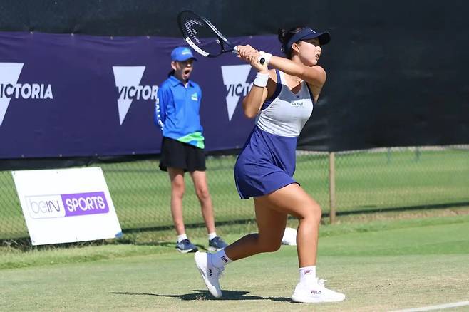 잔디코트 대회 ITF W15 워동가 국제여자테니스투어대회에서 생애 첫 국제 프로대회 우승을 차지한 이하음. 오리온