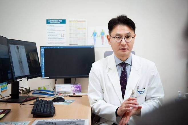 문성호 국립암센터 양성자치료센터장이 아시아경제와의 인터뷰하고 있다. 국립암센터.