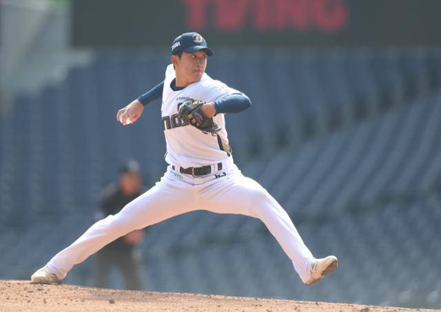 17일 경남 창원NC파크에서 열린 KIA 타이거즈와의 시범경기 6회초 NC 다이노스의 원종해가 역투하고 있다. 그는 올시즌 NC 불펜에서 중요한 역할을 해줄 것으로 기대를 모으고 있다. 연합뉴스