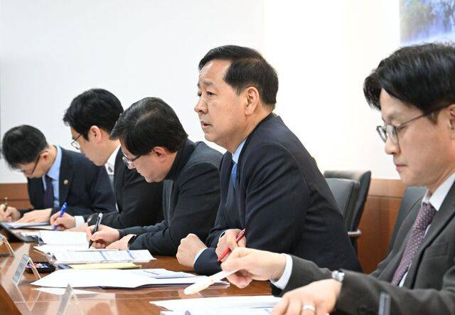 구윤철 부총리 겸 재정경제부 장관이 22일 정부서울청사에서 열린 ‘고유가 대응 관계장관 간담회’에서 발언하고 있다. 구 부총리는 중동사태로 유가 불안이 지속하는 것과 관련해 “추경의 신속한 편성과 집행뿐 아니라 예산을 수반하지 않는 금융·세제·규제 등 정책 수단도 적극 발굴해 활용해야 한다”고 말했다. 재경부 제공