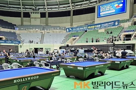 한국은 세계 최고수준의 당구인프라와 우수한 선수층을 보유하고 있다. 그러나 지도자 문화는 아직 변방수준이다. 당구백년 대계를 위해서는 미래세대와 소통할 수 있는 전문 지도자 육성에 나서야 한다. 사진은 지난 8월 열린 안동시장배전국당구대회 모습. (사진=MK빌리어드뉴스 DB)