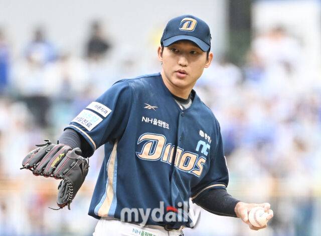 NC 선발투수 구창모가 투구를 준비하고 있다./마이데일리