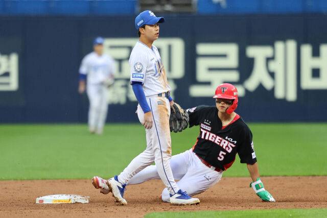 시즌 1호 도루를 성공하는 김도영./KIA 타이거즈