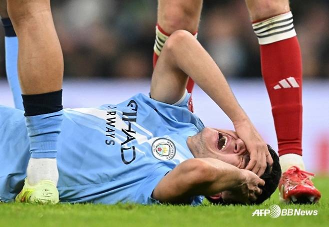 쓰러진 압두코디르 후사노프. /AFPBBNews=뉴스1