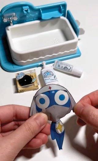 도로로 캐릭터의 나이트 루틴을 보여주는 종이 스퀴시 영상. 인스타그램 ‘janx2__’ 계정 캡처