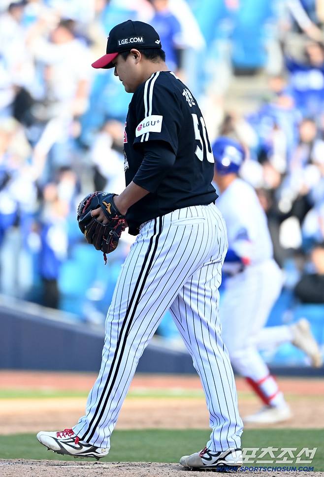 22일 대구삼성라이온즈파크에서 열린 LG와 삼성의 시범경기. 9회말 1사 1,2루 장현식이 이해승에 3점홈런을 허용하며 아쉬워하고 있다. 대구=허상욱 기자wook@sportschosun.com/2026.03.22/