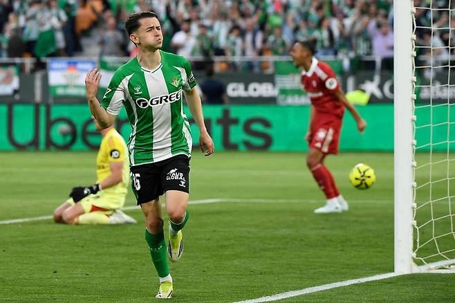 지난 1일 스페인 프로축구 세비야와 경기에서 득점 후 기뻐하는 레알 베티스의 미드필더 알바로 피달고. 이번 월드컵에 멕시코 유니폼을 입고 출전할 수도 있다. AFP=연합뉴스