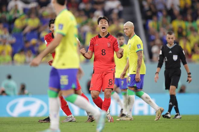 북중미월드컵 대비 유럽 원정 2경기를 앞둔 홍명보호는 척추 라인의 백승호(가운데)와 김민재가 중심을 잡아줘야 대회 준비에 탄력을 받을 수 있다. 사진제공│대한축구협회