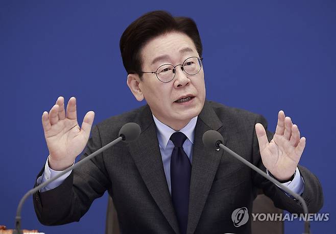 발언하는 이재명 대통령 (서울=연합뉴스) 한상균 기자 = 이재명 대통령이 24일 청와대에서 열린 국무회의에서 발언하고 있다. 2026.3.24 xyz@yna.co.kr