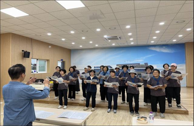 감천시평생교육원이 도레미합창교실을 열고 있다. 김천시평생교육원 제공