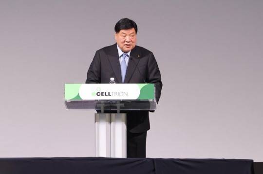 Celltrion Chairman Seo Jung-Jin addresses shareholders at the company's 35th Annual General Meeting held at Convensia in Songdo, Incheon, on the 24th. /Photo = Celltrion
