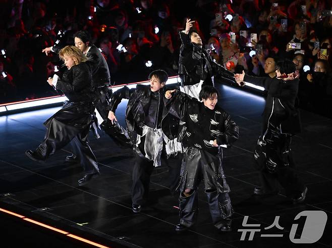 방탄소년단(BTS)이 21일 서울 광화문광장에서 'BTS 컴백 라이브: 아리랑' 발매 기념 컴백 공연을 하고 있다. 2026.3.21 ⓒ 뉴스1 사진공동취재단