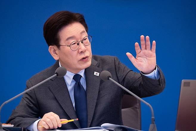 이재명 대통령이 24일 오전 청와대에서 열린 11회 국무회의에 참석해 발언하고 있다. 전민규 기자