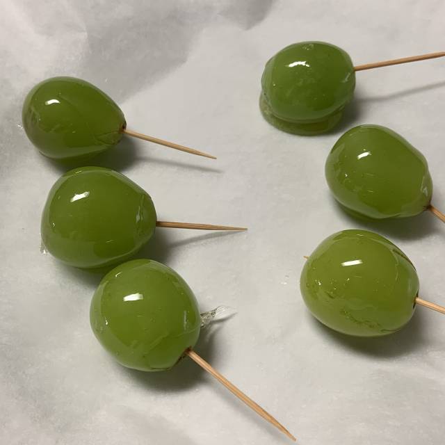 2023년 탕후루 유행 당시 기자가 직접 만든 탕후루. 당시 집에서 만드는 레시피가 SNS를 통해 빠르게 확산됐다./이하은 기자/