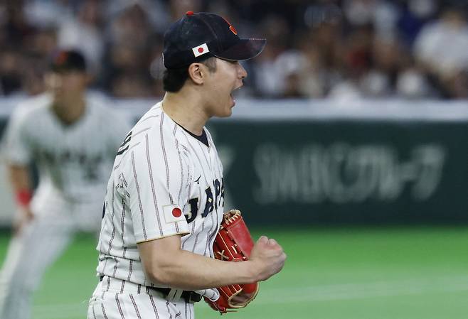 다네이치가 WBC 1라운드 한국전에서 세 타자를 연속 헛스윙 삼진으로 잡고 포효하고 있다. REUTERS연합뉴스