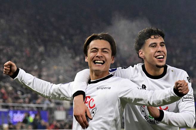 사노 고다이(왼쪽) AFP<저작권자(c) 연합뉴스, 무단 전재-재배포, AI 학습 및 활용 금지>