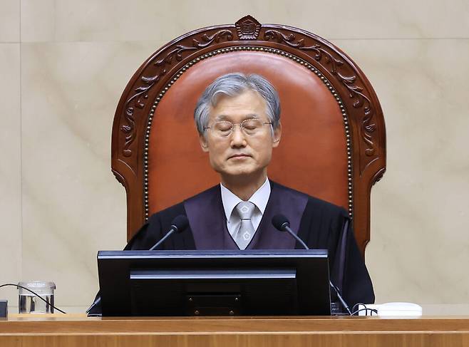 조희대 대법원장이 3월19일 서울 서초구 대법원에서 열린 전원합의체 선고에 참석해 잠시 눈을 감고 있다. ⓒ 연합뉴스
